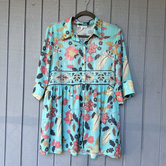 cezele Tops - Floral oversized top. Size Small